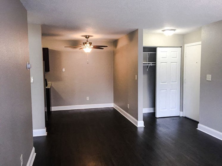 Whittier Flats - 2741 Grand Ave